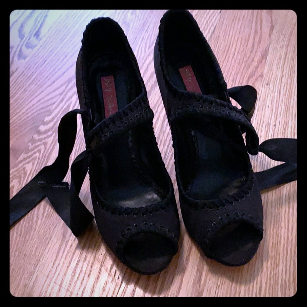 Betsey Johnson Black Calandra Tie Heels Pumps